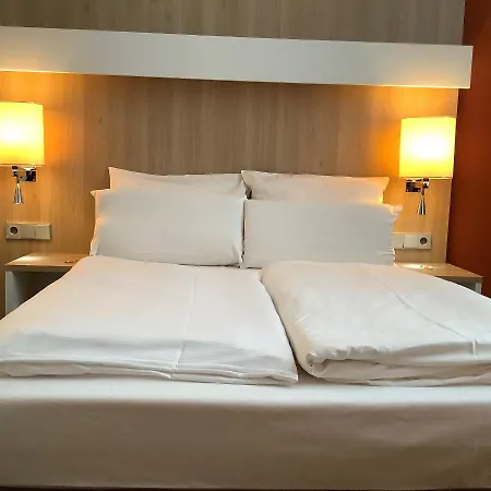 Hotel Gaestehaus Am Ukb 3*