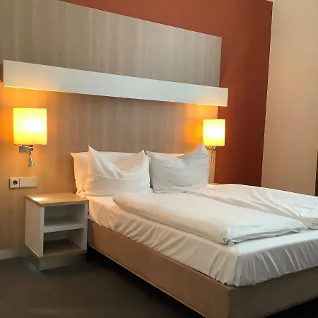 Hotel Gaestehaus Am Ukb 3*