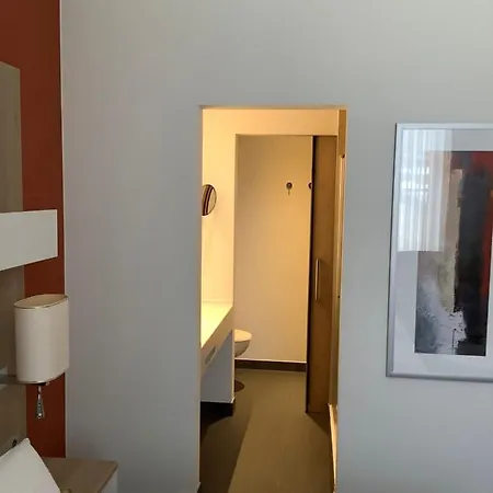 Gaestehaus Am Ukb Szálloda 3*