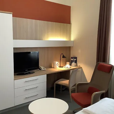 Gaestehaus Am Ukb Szálloda